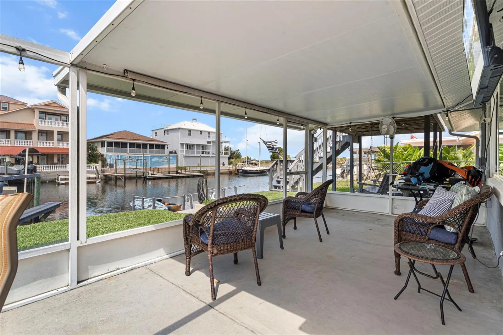 Spacious Covered Screened Lanai Overlooking Canal