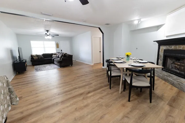 Living Room/ Dinning room