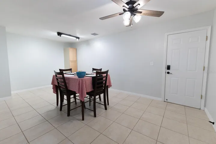 Flex Room/ Eating space