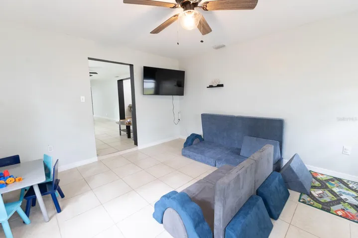 Den / Flex Room