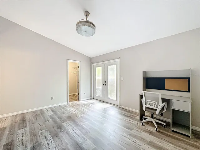 Master BR with private Bath & Walk-in Closet