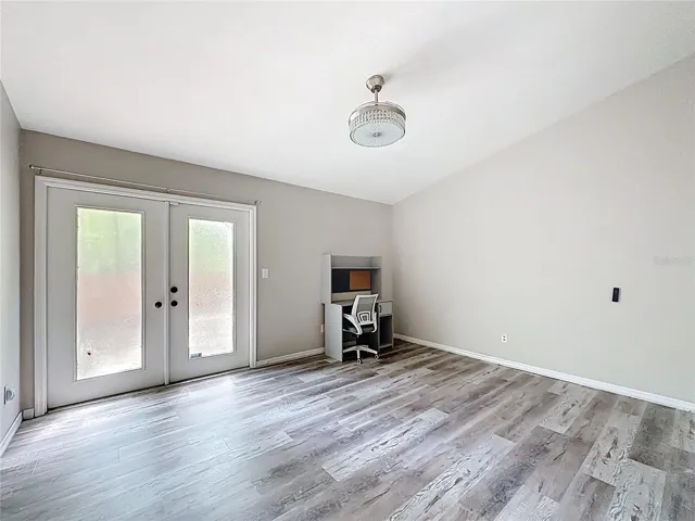 Master Bedroom w/Vaulted Ceilings & Walk-in Closet
