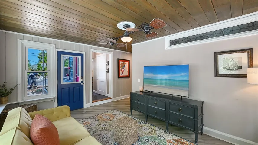 BonusDen/Sunroom