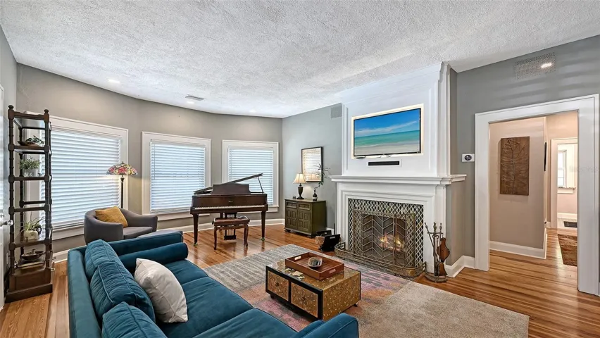 Living Room View to Front of House