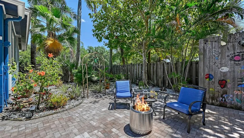 Fire Pit/Sitting Area