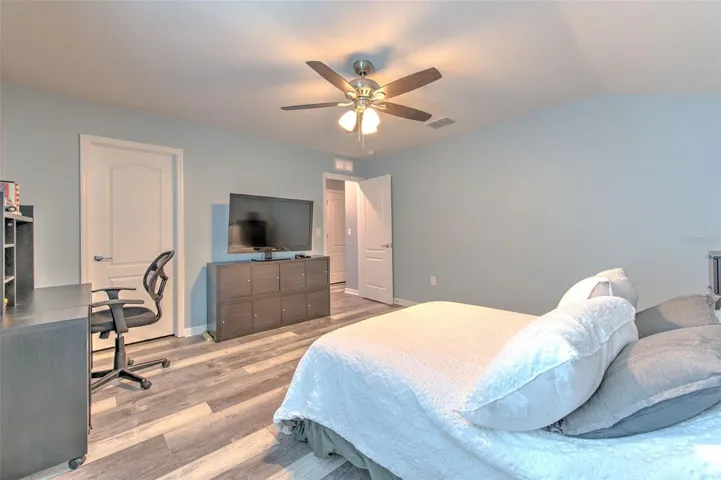 Upstairs bedroom 5
