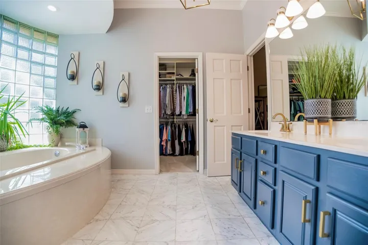 Owners suite bath
