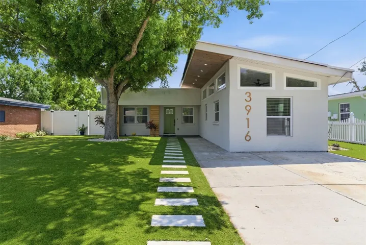3916 W Iowa