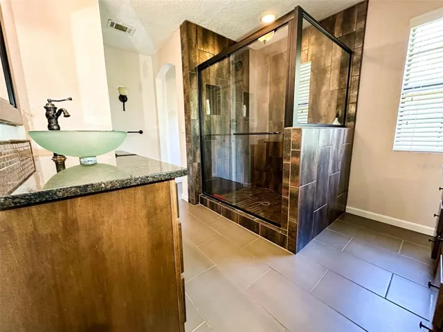 Owners upstairs bath