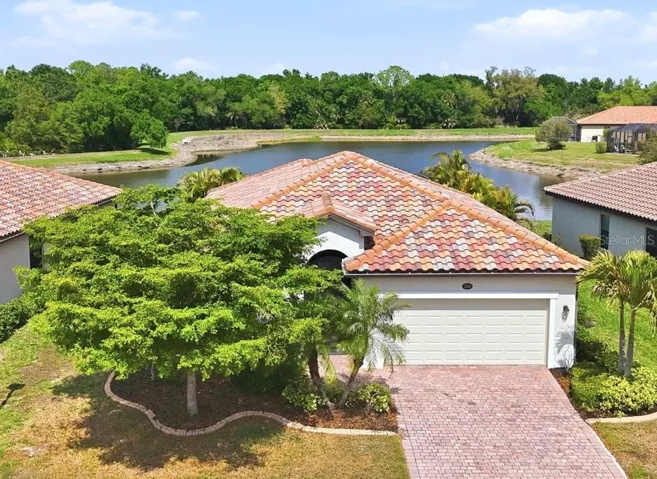 Front of House on Lake