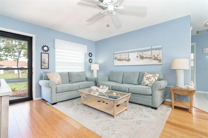 Light & bright living room