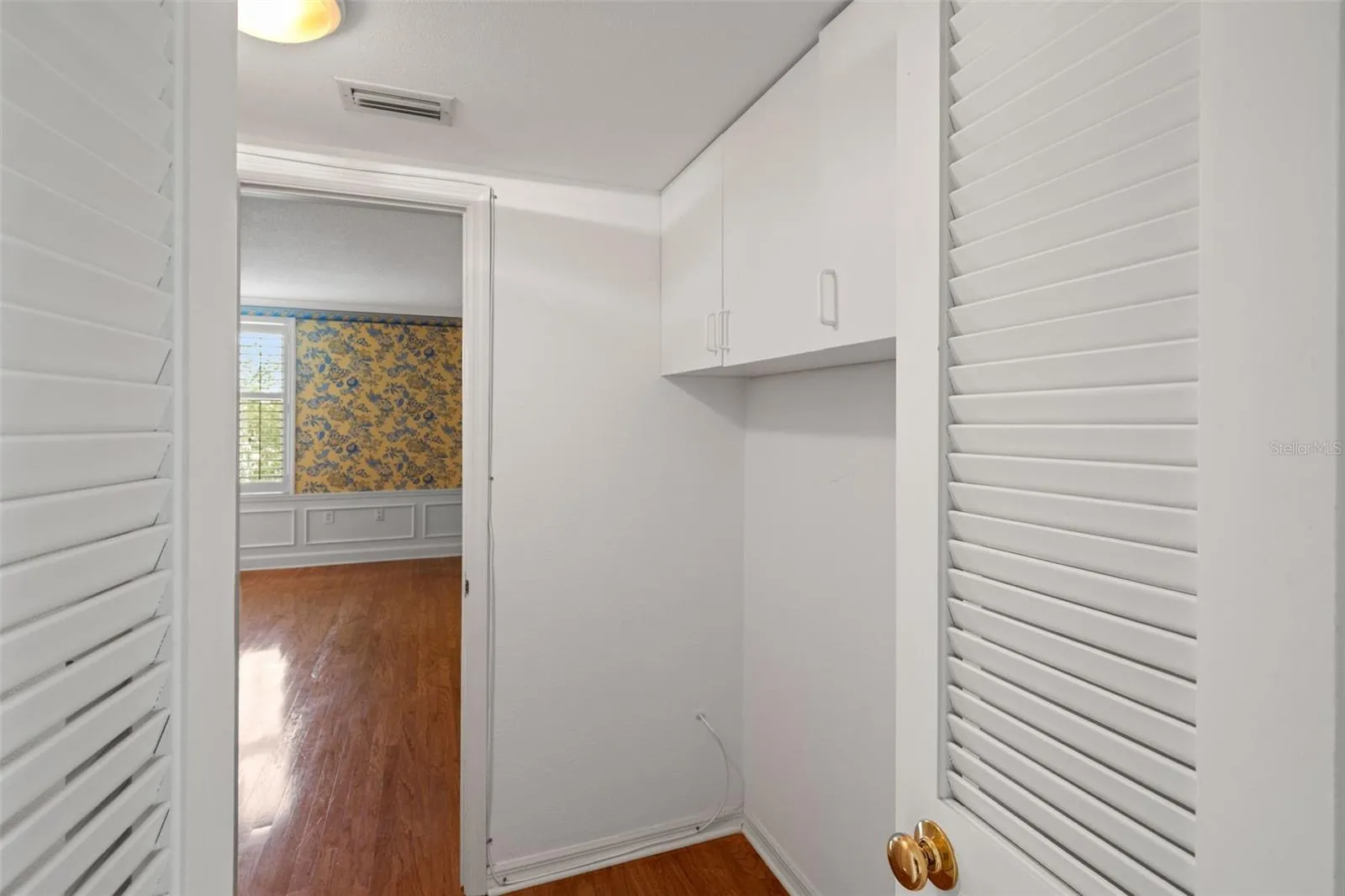 Closet space between den and 2nd bedroom