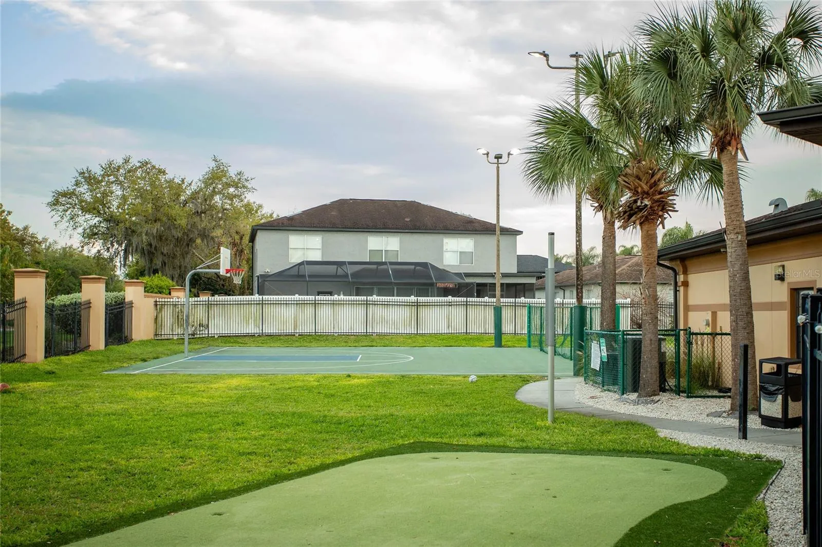 Amenities/Putting Green