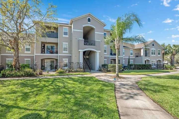 With its MODERN UPDATES, spacious layout, and PRIME LOCATION, this COURTNEY LANDING CONDO offers the perfect combination of comfort, convenience, and lifestyle. Schedule your showing today before it slips away!