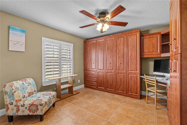 Spacious Office When no Guests