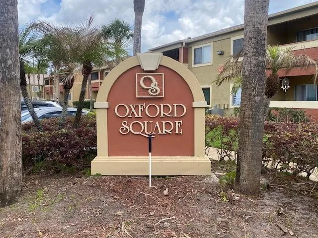 Entrance: Oxford Square