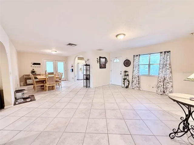 Livingroom/Dining room Combo