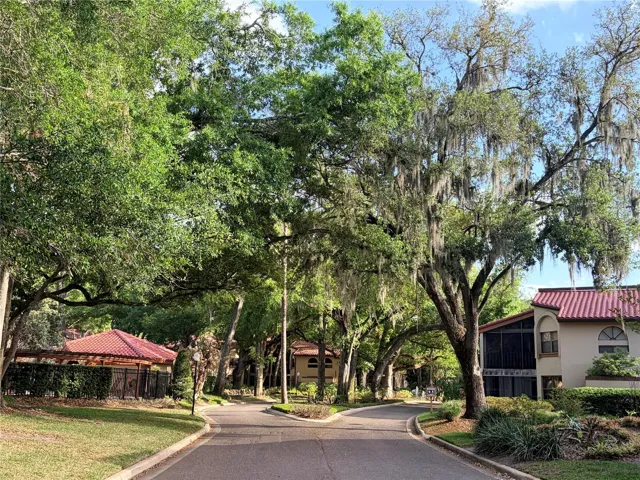 Lake Pineloch Boulevard