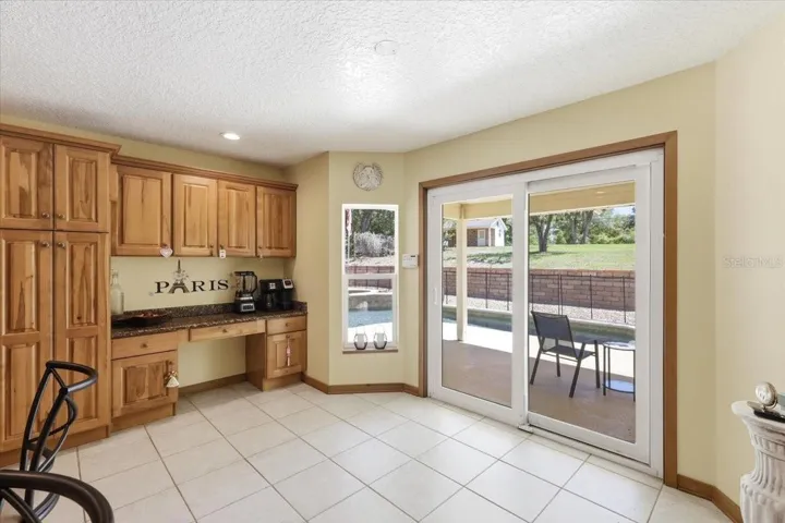 Breakfast nook area