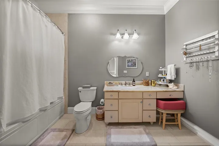 En-Suite in Guest Bed 1 of 3
