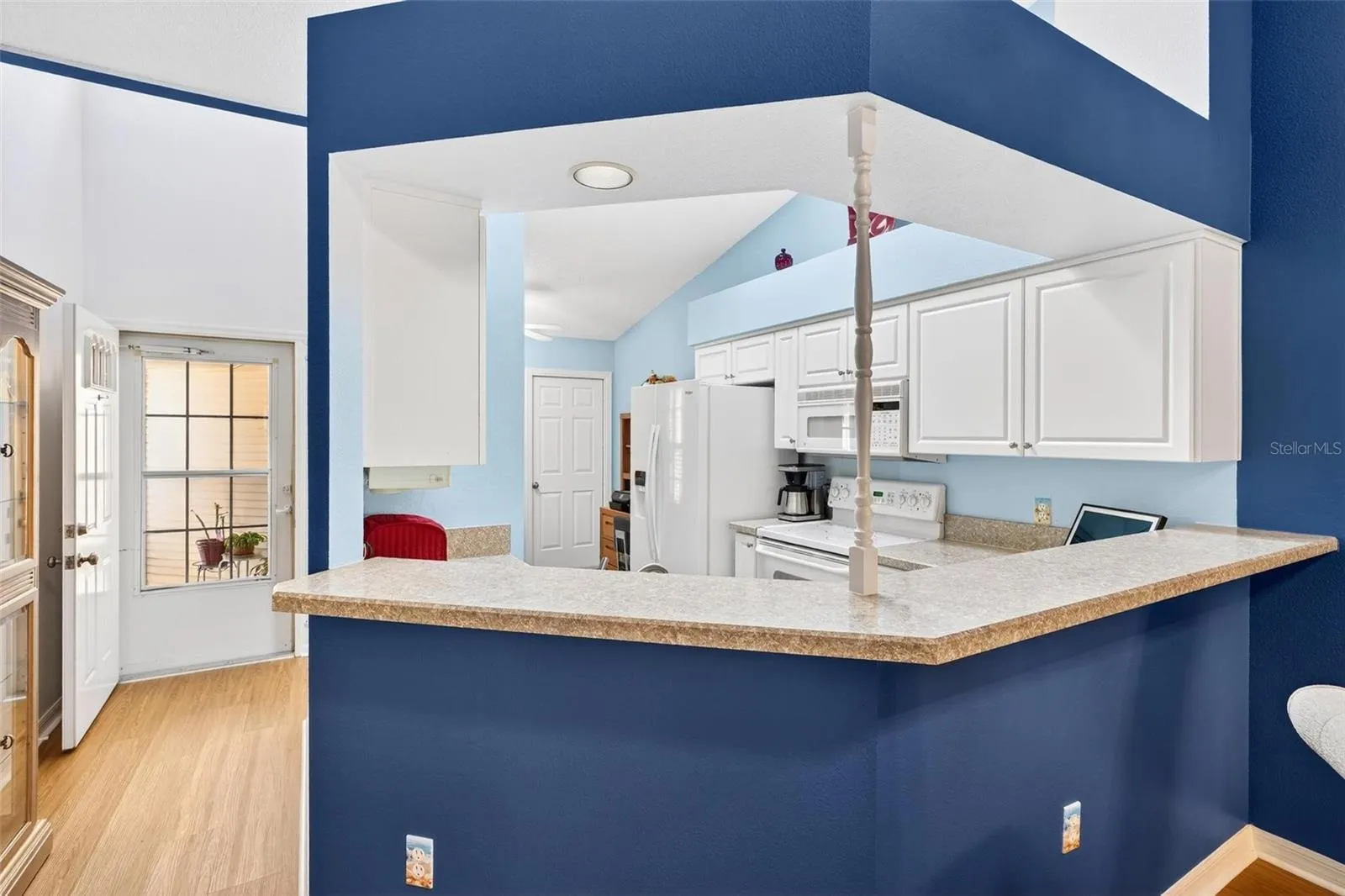 Breakfast bar featuring newer countertops