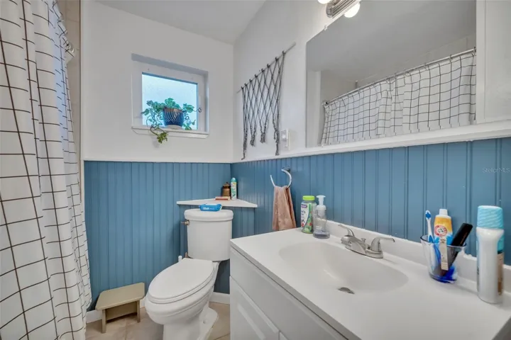 Guest bathroom.