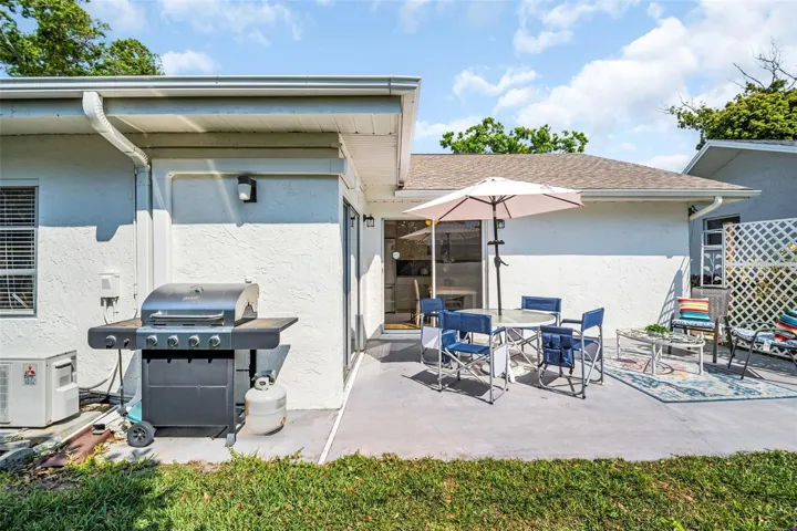 Outdoor living space to enjoy year-round~