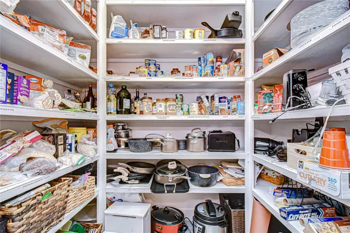 Walk in pantry
