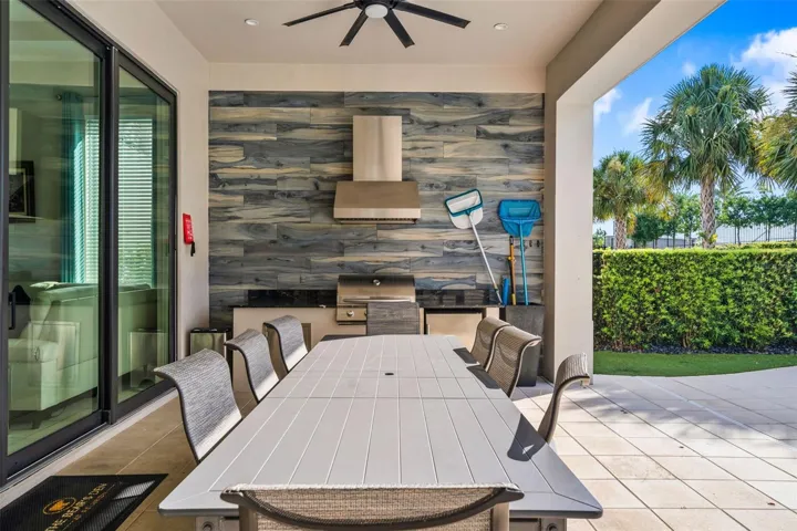 Lanai Dining Area & Summer Kitchen