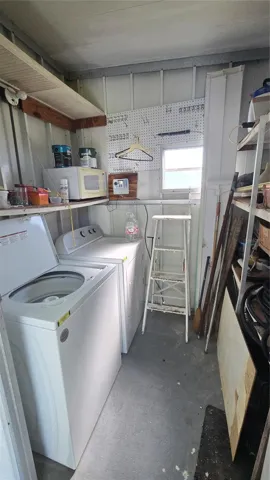 shed with washer/dryer