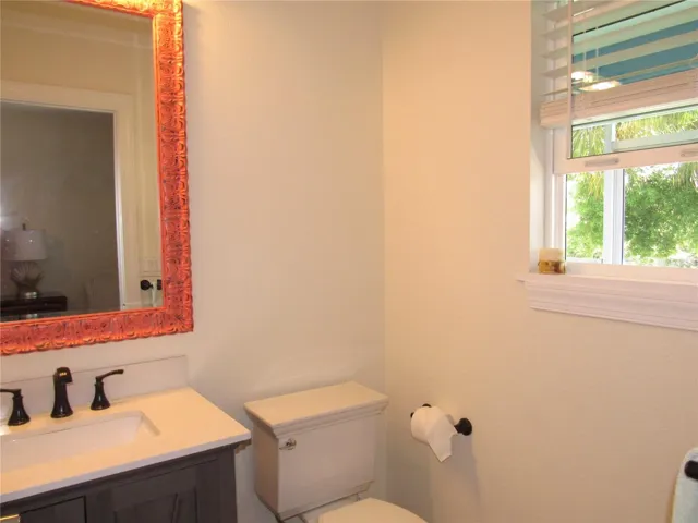Ensuite 1/2 bath