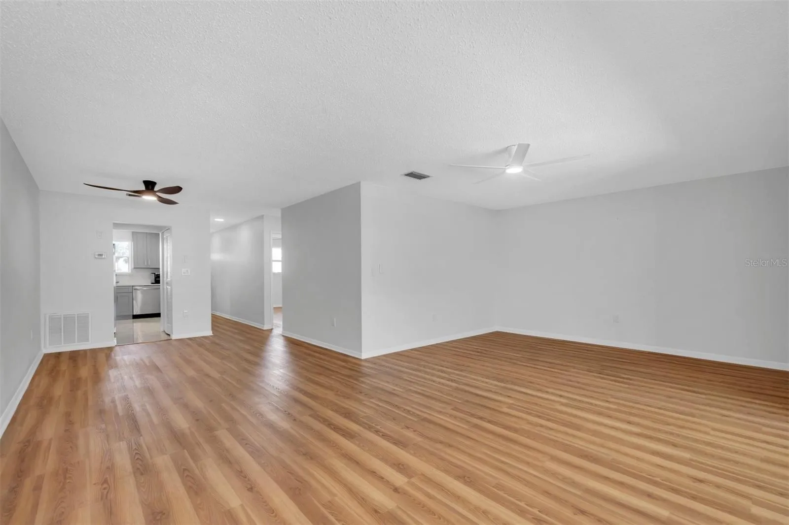 OPEN FLOORPLAN