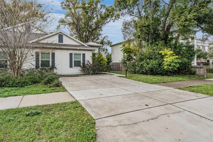 2104 Highland Ave