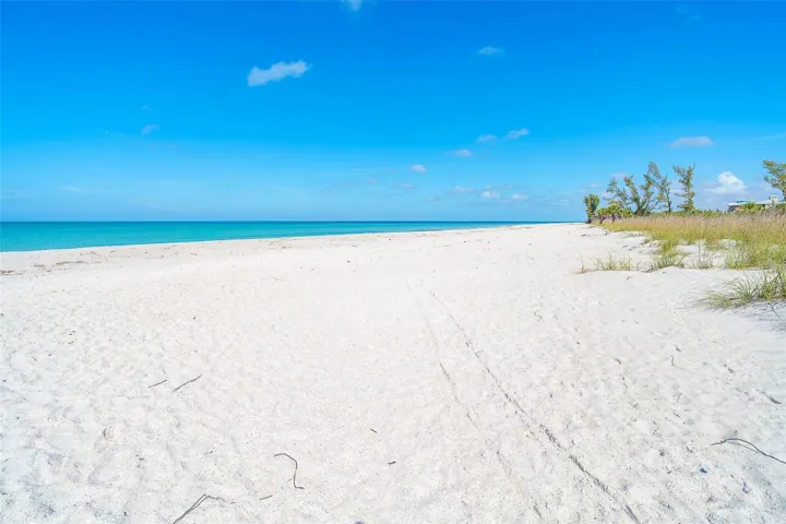 White Sand, beach treasures and blue/green water in Paradise