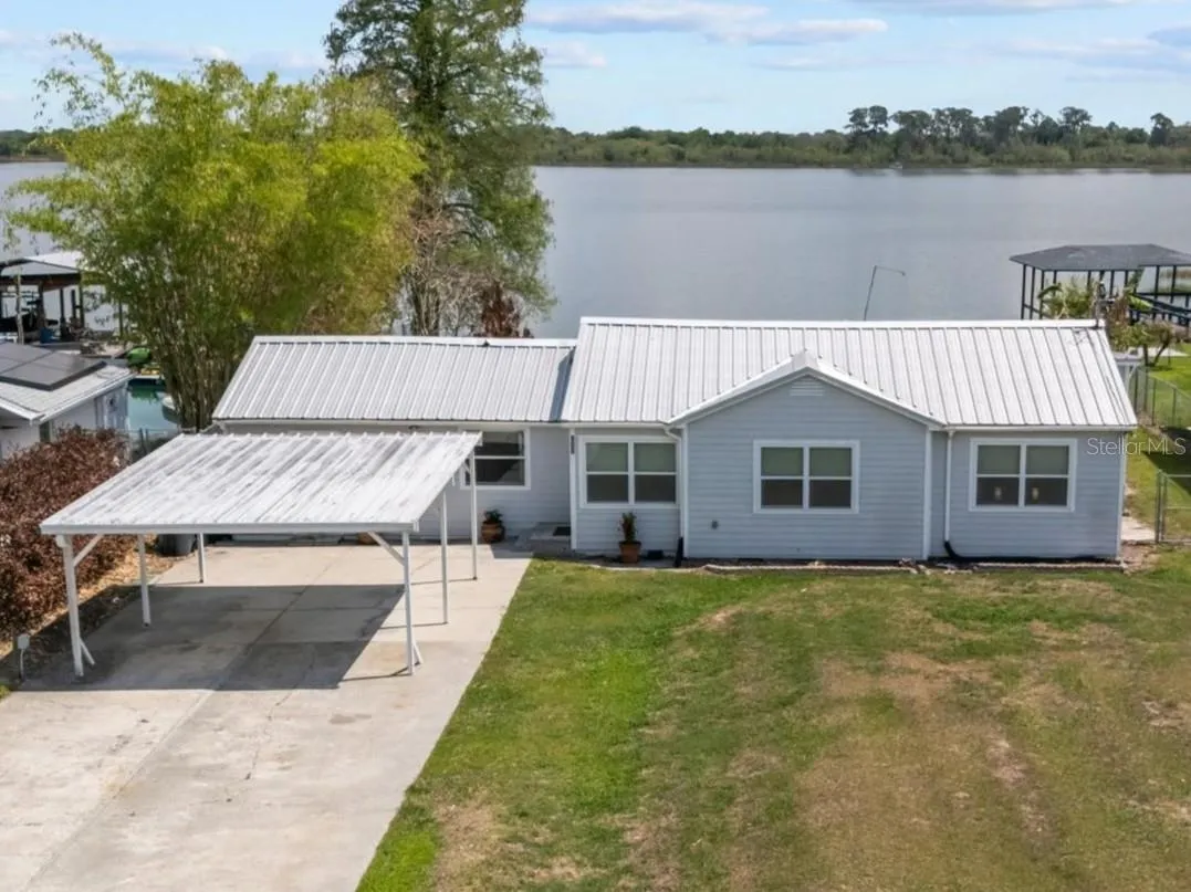 Welcome to 900 Lake Jessie Dr!