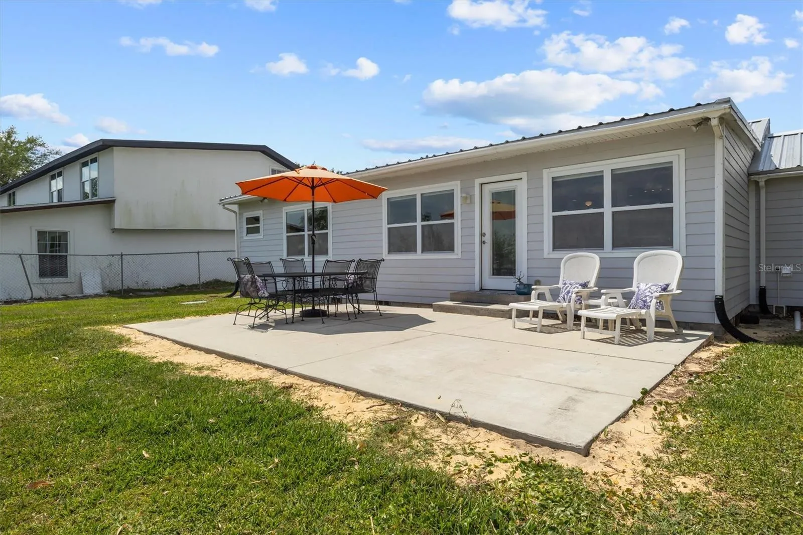 Back exterior/Open patio