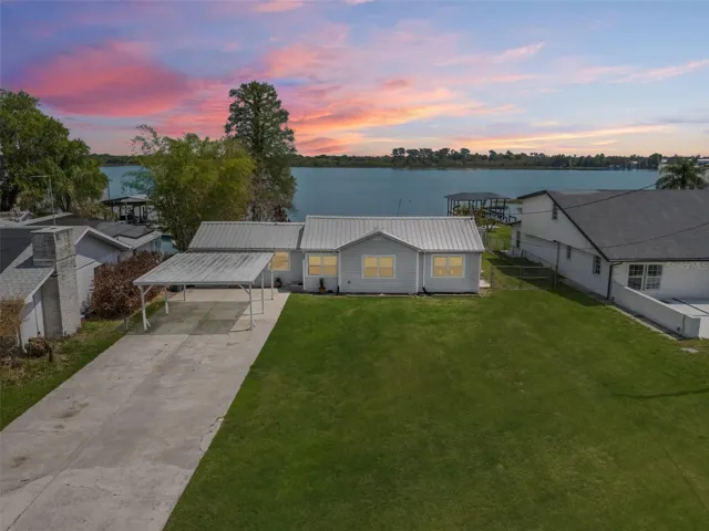 Welcome to 900 Lake Jessie Dr!