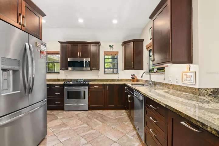 Kitchen - newer appliances