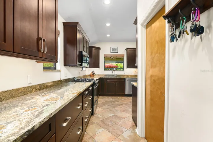 Lots of counter space &amp; gas range
