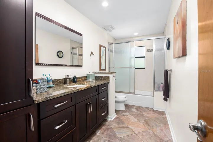Hall/guest bathroom