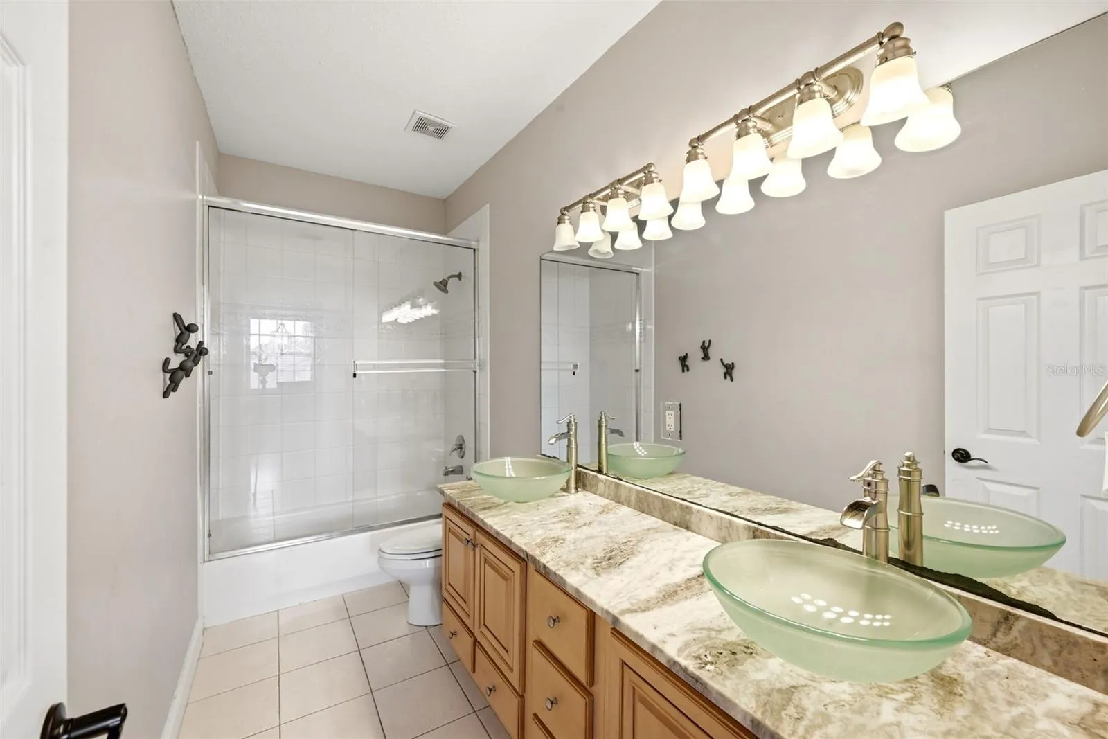 2nd floor bathroom