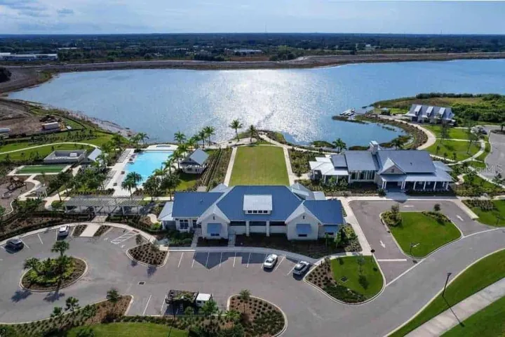 Amenity Center & Clubhouse & Community Pool