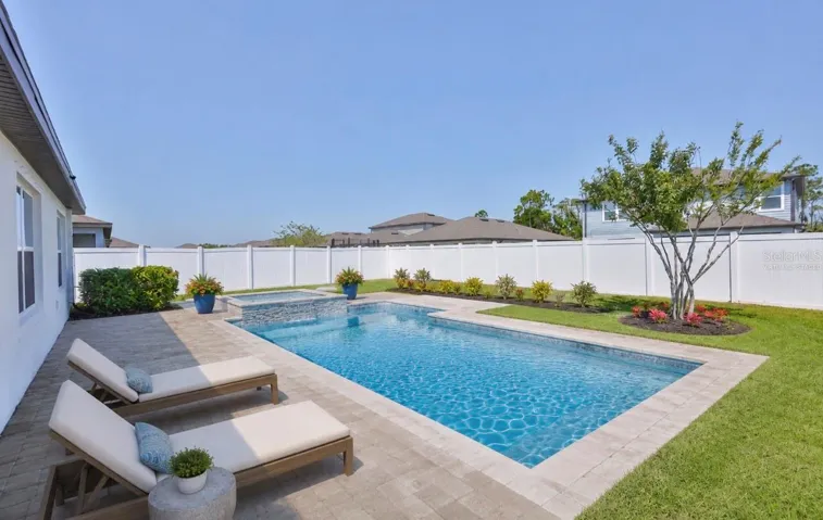 Room for a pool! Virtually added