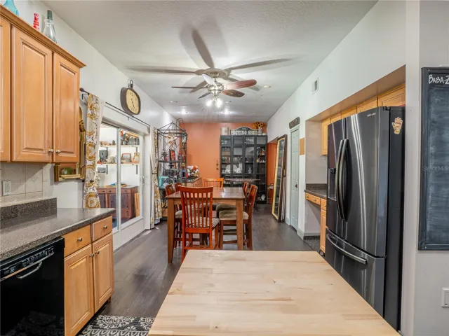 KITCHEN FACING KITCHEN TABLE AND WET BAR