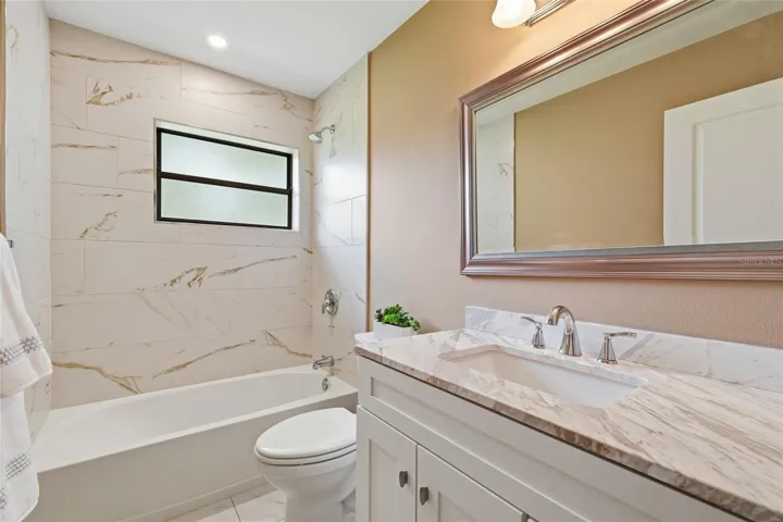 Second bathroom with tub