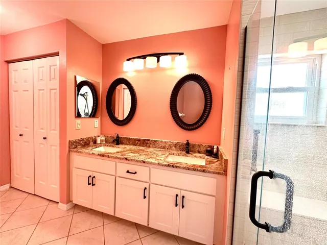 ENSUITE MASTER BATHROOM - DOUBLE SINKS