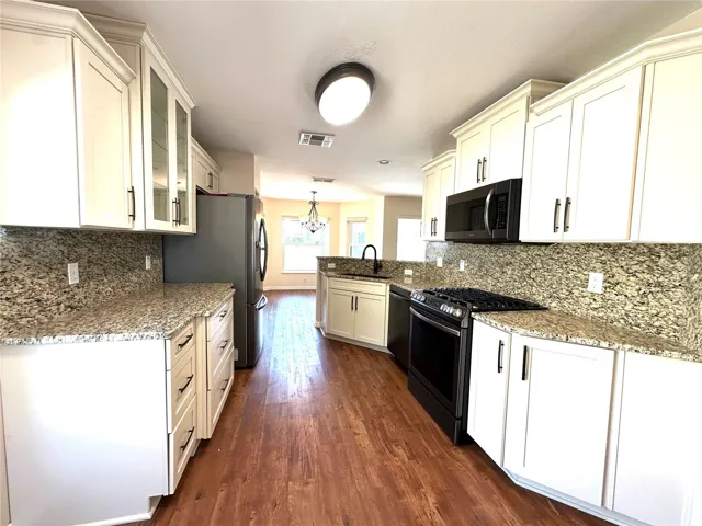 GRANITE COUNTERTOPS