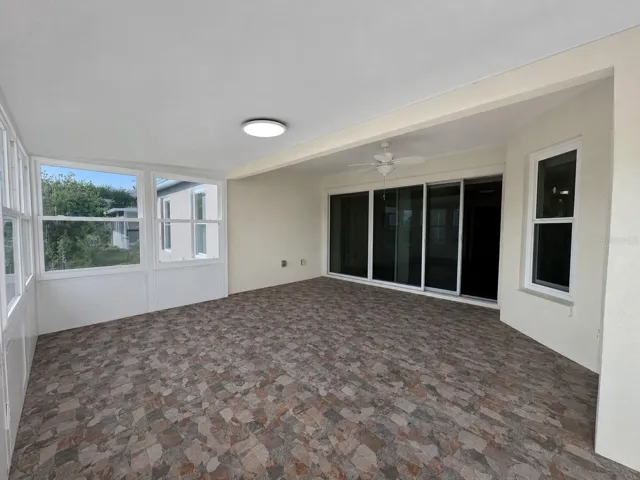 ENCLOSED LANAI FOR YOUR INDOOR/OUTDOOR PLEASURE
