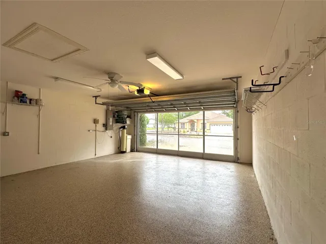 SLIDING SCREEN GARAGE DOORS