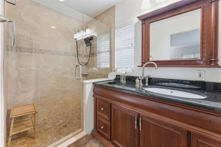 Owners ensuite bathroom